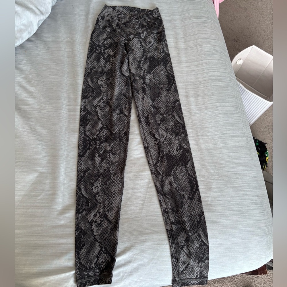 Aerie snakeskin leggings